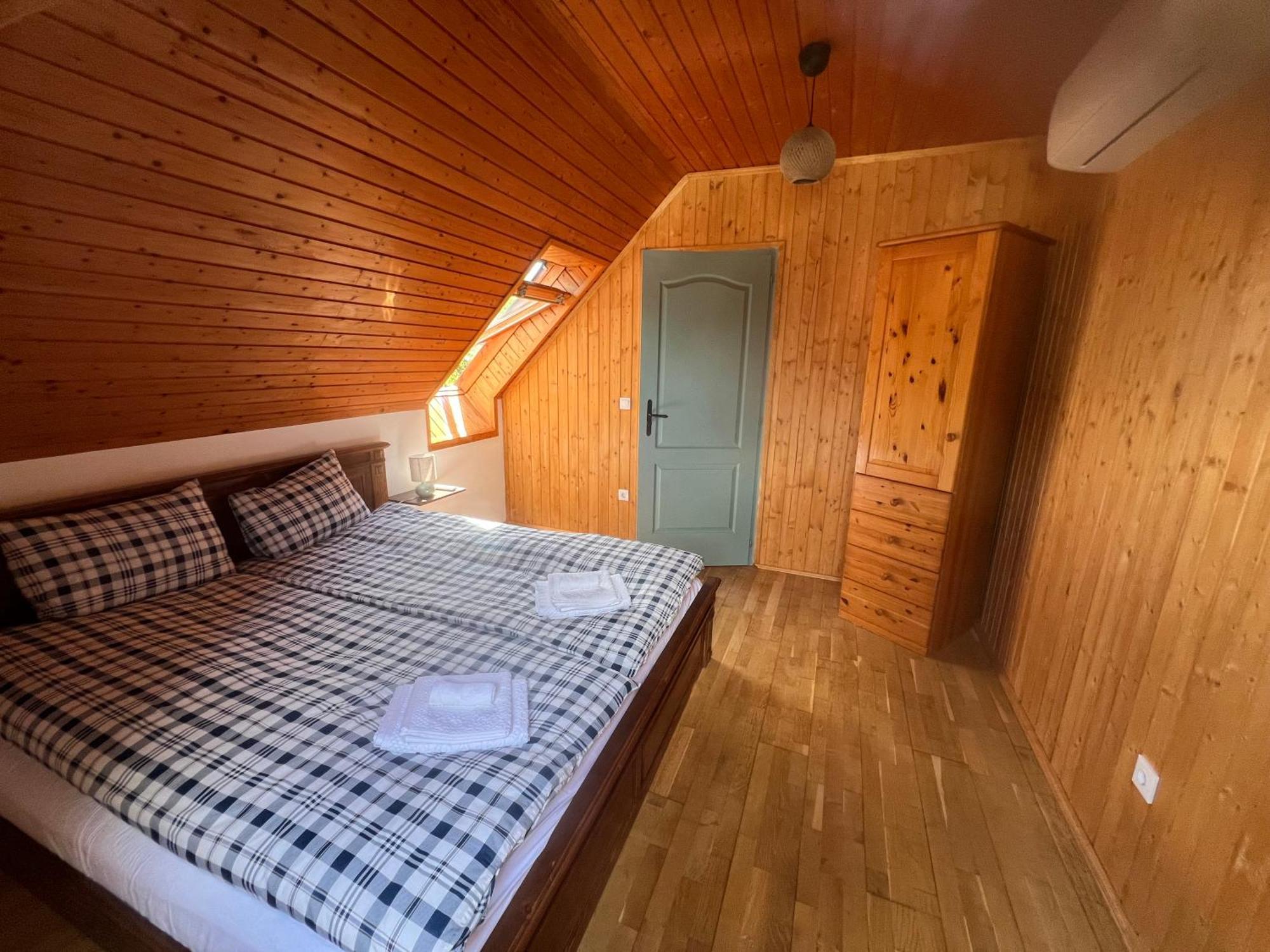 Bor Es Kenyer Hotel Hegymagas Екстериор снимка